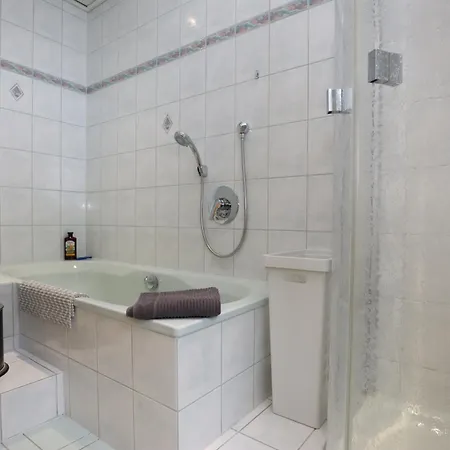 Ursprung Apartment *